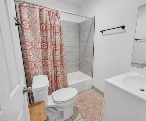 Bath - 2600 Euston Rd, Winter Park, FL 32789 photo 2 of 5