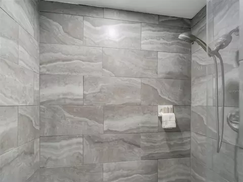 Bath - 2600 Euston Rd, Winter Park, FL 32789 photo 4 of 5