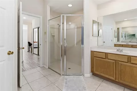 Bath - 4529 Caesar Ave, Orlando, FL 32833 photo 2 of 5
