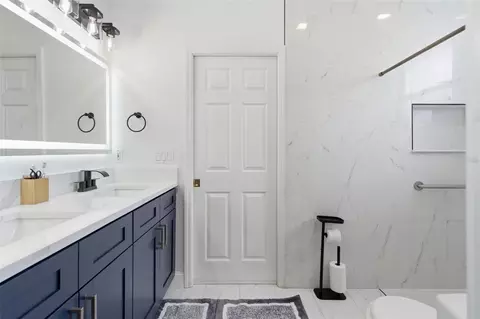 Bath - 4529 Caesar Ave, Orlando, FL 32833 photo 3 of 5