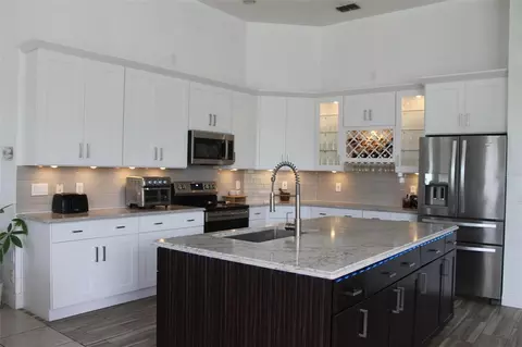 Kitchen - 4529 Caesar Ave, Orlando, FL 32833 photo 5 of 8