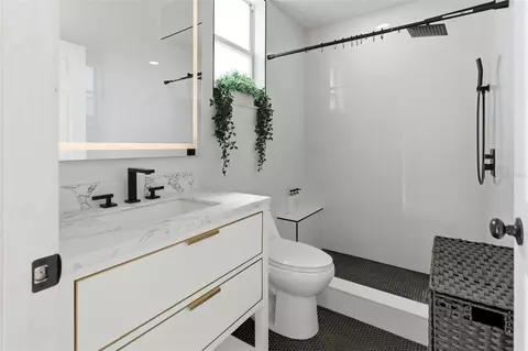 Bath - 4529 Caesar Ave, Orlando, FL 32833 photo 4 of 5
