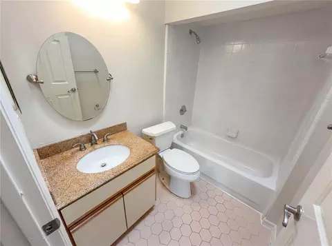 Bath - 2000 Plainfield Dr, Orlando, FL 32812 photo 2 of 3