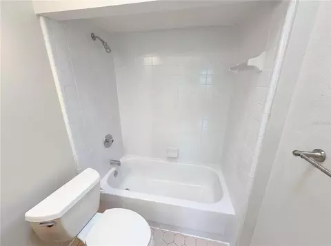 Bath - 2000 Plainfield Dr, Orlando, FL 32812 photo 3 of 3