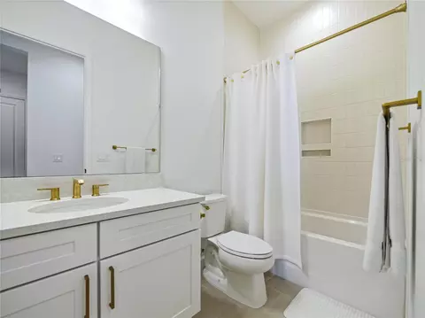 Bath - 6228 Trailblaze Bnd, Saint Cloud, FL 34771 photo 4 of 7