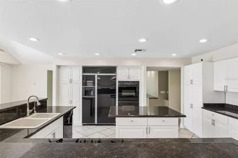 Kitchen - 4301 Down Point Ln, Windermere, FL 34786 photo 6 of 7