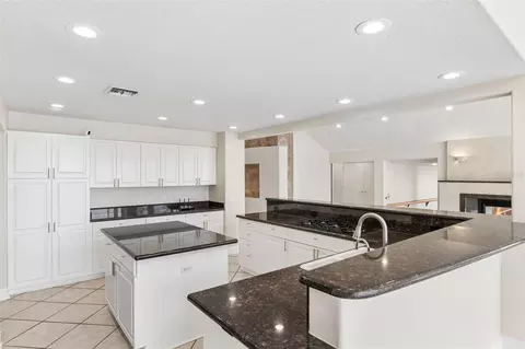 Kitchen - 4301 Down Point Ln, Windermere, FL 34786 photo 4 of 7