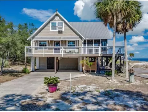 7 Bass St, Panacea, FL 32346