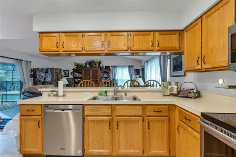Kitchen - 406 Sterling Lake Dr, Ocoee, FL 34761 photo 4 of 4