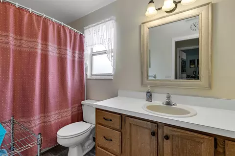 Bath - 406 Sterling Lake Dr, Ocoee, FL 34761 photo 4 of 4