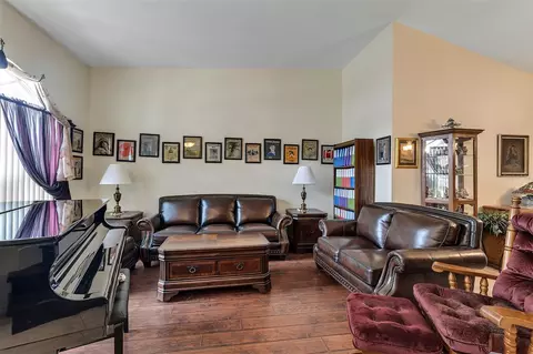 Living - 406 Sterling Lake Dr, Ocoee, FL 34761 photo 1 of 3