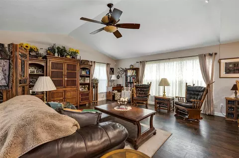 Living - 406 Sterling Lake Dr, Ocoee, FL 34761 photo 2 of 3