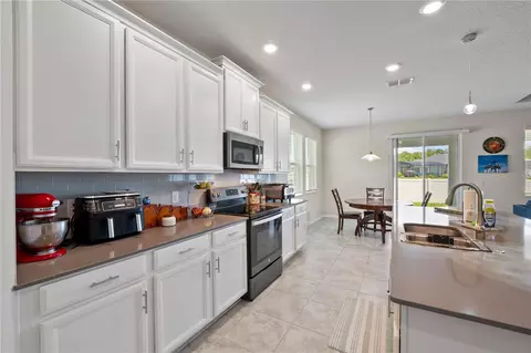 Kitchen - 5414 Manchester Dr, Saint Cloud, FL 34771 photo 2 of 9