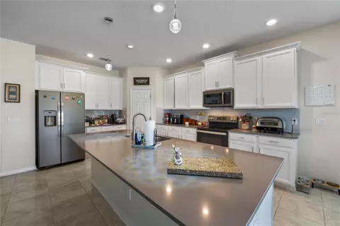 Kitchen - 5414 Manchester Dr, Saint Cloud, FL 34771 photo 8 of 9