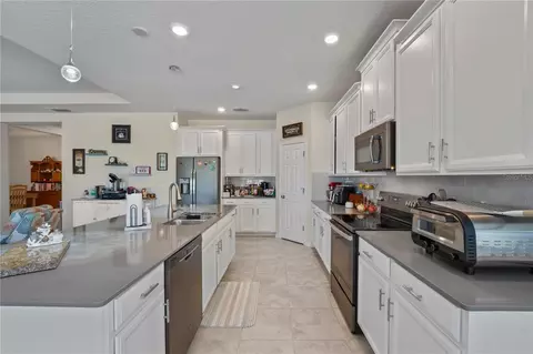 Kitchen - 5414 Manchester Dr, Saint Cloud, FL 34771 photo 7 of 9