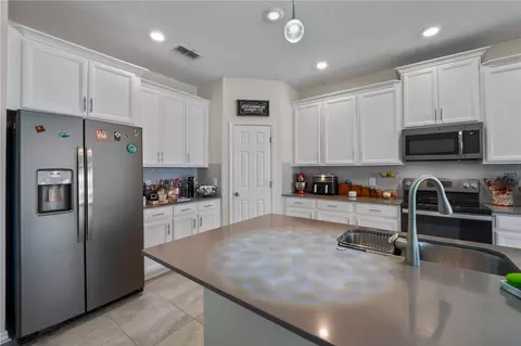 Kitchen - 5414 Manchester Dr, Saint Cloud, FL 34771 photo 3 of 9