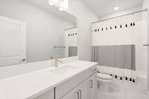 Bath - 6452 Quest St, Saint Cloud, FL 34771 photo 4 of 4