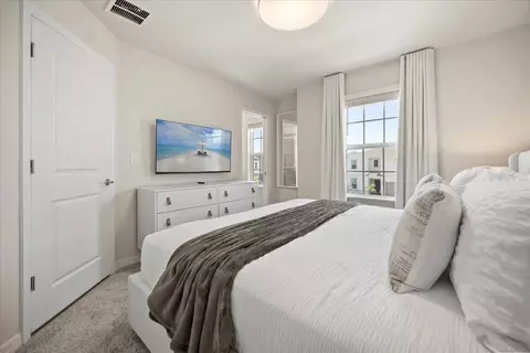 Bedroom - 15952 Cape Coral Loop, Clermont, FL 34714 photo 4 of 14