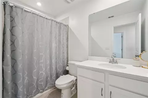 Bath - 896 Spring Palms Loop, Orlando, FL 32828 photo 3 of 3