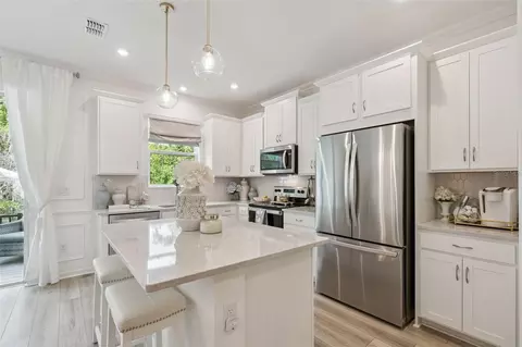 Kitchen - 896 Spring Palms Loop, Orlando, FL 32828 photo 2 of 3