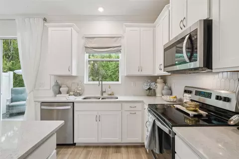 Kitchen - 896 Spring Palms Loop, Orlando, FL 32828 photo 3 of 3