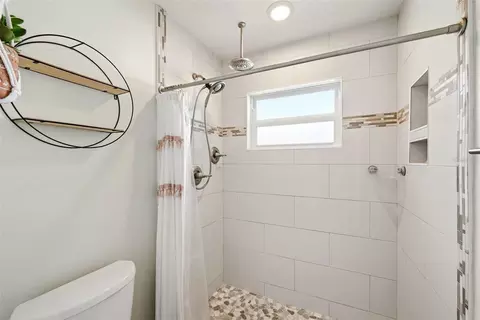 Bath - 500 Withers Ct, Ocoee, FL 34761 photo 2 of 4