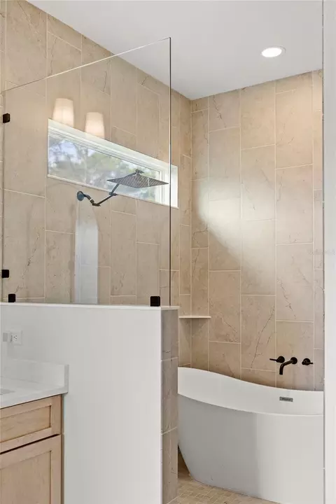 Bath - 2034 Mcmichael Rd, Saint Cloud, FL 34771 photo 5 of 9
