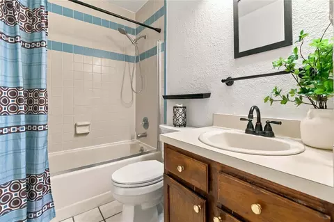 Bath - 1144 Monroe Ave, Saint Cloud, FL 34769 photo 3 of 3