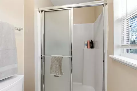 Bath - 2150 Sandridge Cir, Eustis, FL 32726 photo 2 of 3