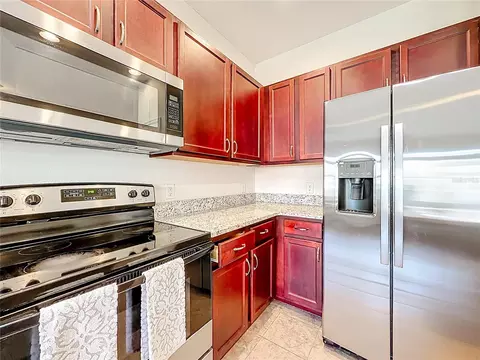 Kitchen - 661 Fortanini Cir, Ocoee, FL 34761 photo 3 of 6
