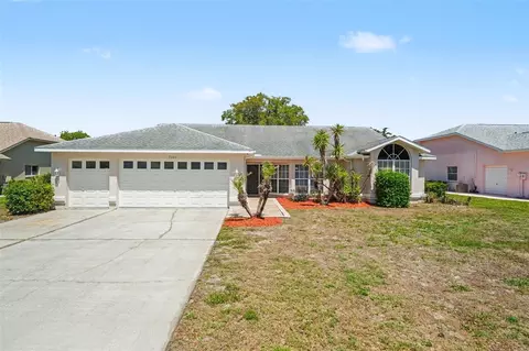 9389 Fox Hollow Ln, Weeki Wachee, FL 34613