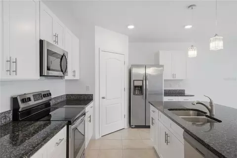 Kitchen - 1823 Bluepoint St, Saint Cloud, FL 34771 photo 2 of 4
