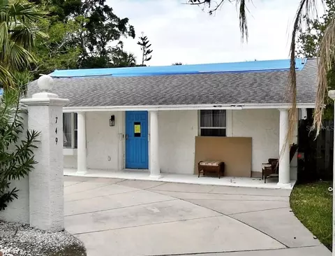 749 Siesta Dr, Sarasota, FL 34242