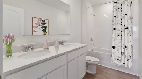 Bath - 2336 Bay St, Ocoee, FL 34761 photo 2 of 3