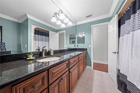 Bath - 2094 Camelot Blvd, Saint Cloud, FL 34772 photo 4 of 6