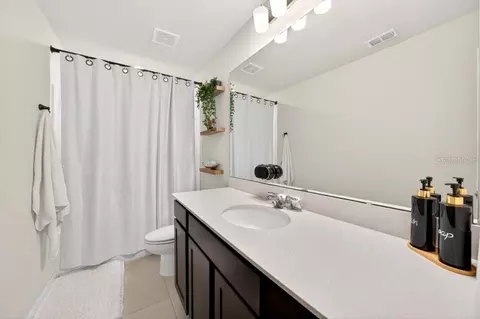 Bath - 1631 Groveline Rd, Saint Cloud, FL 34771 photo 8 of 9