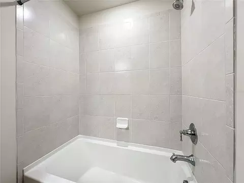 Bath - 1868 Groveline Rd, Saint Cloud, FL 34771 photo 3 of 6