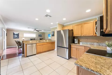 Kitchen - 5203 Hammock Pointe Ct, Saint Cloud, FL 34771 photo 2 of 4