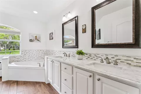 Bath - 5203 Hammock Pointe Ct, Saint Cloud, FL 34771 photo 2 of 5