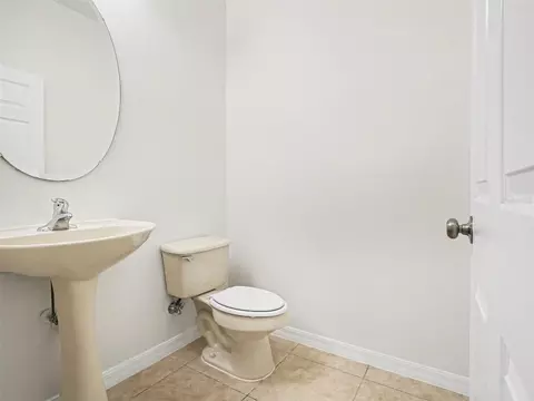 Bath - 609 Cimarosa Ct, Ocoee, FL 34761 photo 4 of 4