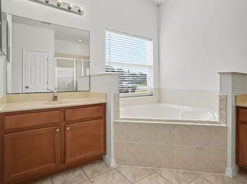 Bath - 609 Cimarosa Ct, Ocoee, FL 34761 photo 1 of 4