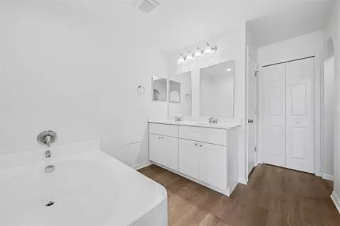 Bath - 2062 El Marra Dr, Ocoee, FL 34761 photo 3 of 4