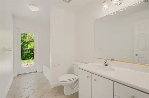 Bath - 8 Fox Cliff Way, Ormond Beach, FL 32174 photo 3 of 3