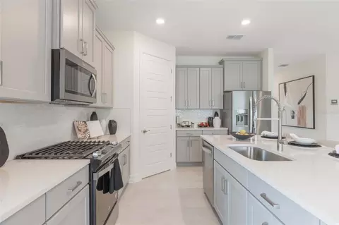 Kitchen - 3952 Kennebunk Loop, Mount Dora, FL 32757 photo 1 of 7