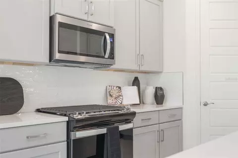 Kitchen - 3952 Kennebunk Loop, Mount Dora, FL 32757 photo 5 of 7
