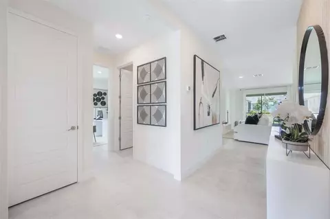 Entry Way - 3952 Kennebunk Loop, Mount Dora, FL 32757 photo 5 of 6