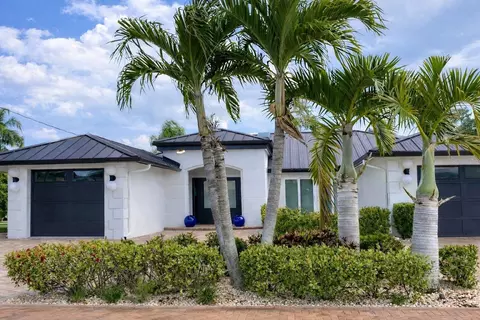 808 SW 52nd St, Cape Coral, FL 33914