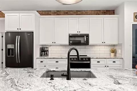Kitchen - 6990 Buckhorn Trl, Saint Cloud, FL 34771 photo 3 of 6