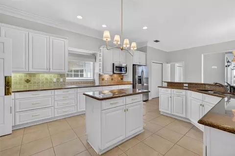 Kitchen - 1741 Edgewater Dr, Mount Dora, FL 32757 photo 2 of 5