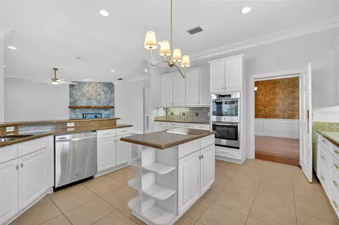 Kitchen - 1741 Edgewater Dr, Mount Dora, FL 32757 photo 3 of 5